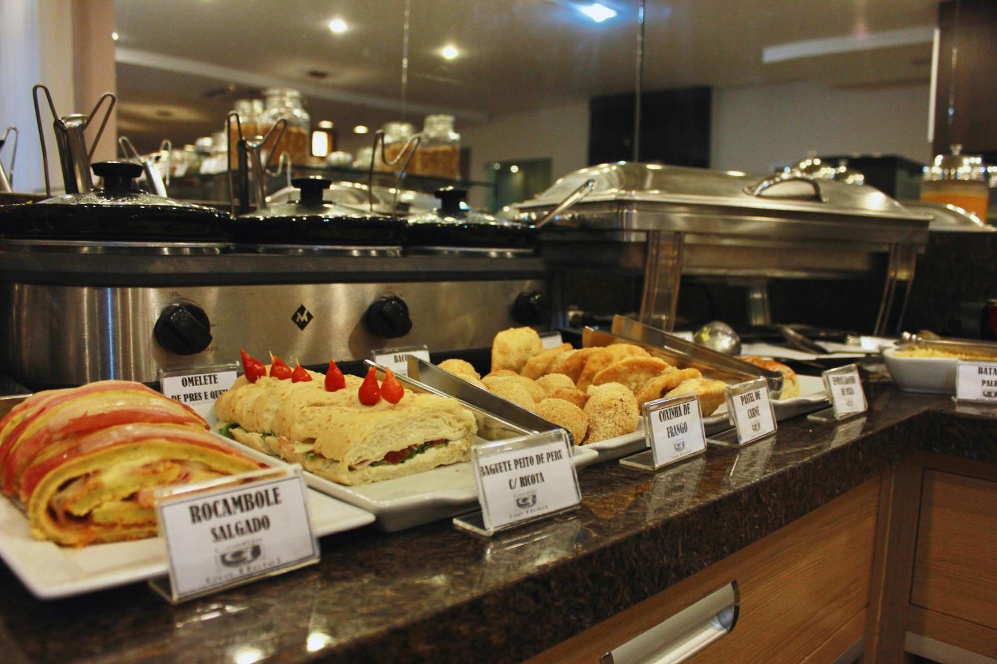 Gontijo Inn Hotel Itajuba  Ngoại thất bức ảnh A buffet at a hotel